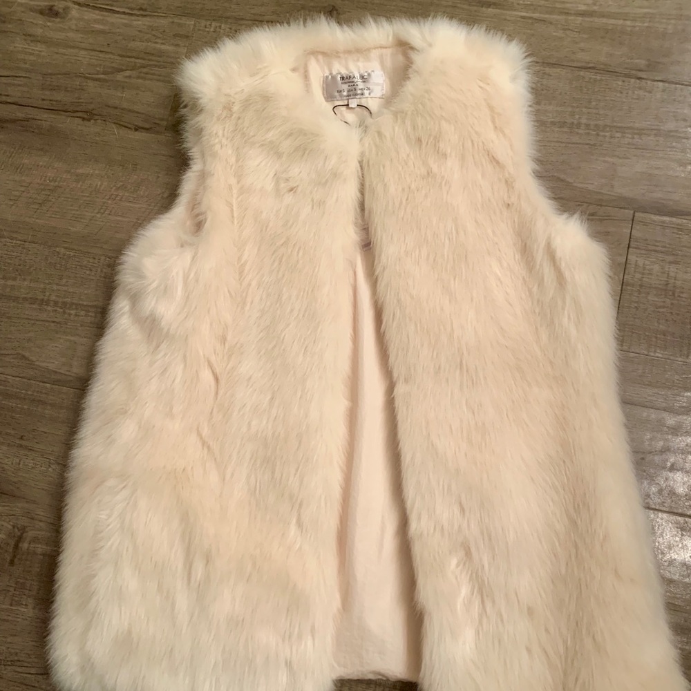 NWT Zara White/Cream Faux Fur Vest